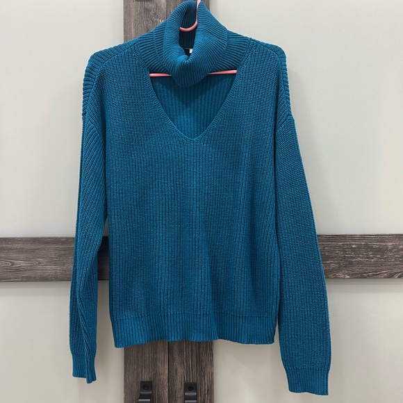 Sweater - Picture 1 of 4